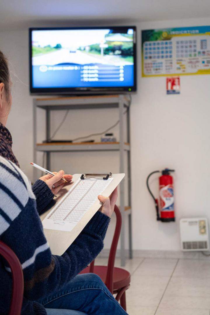 Cours de conduite théorique en salle Estaires