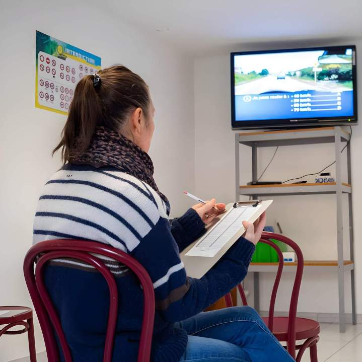 Apprentissage de code de la route en salle Estaires